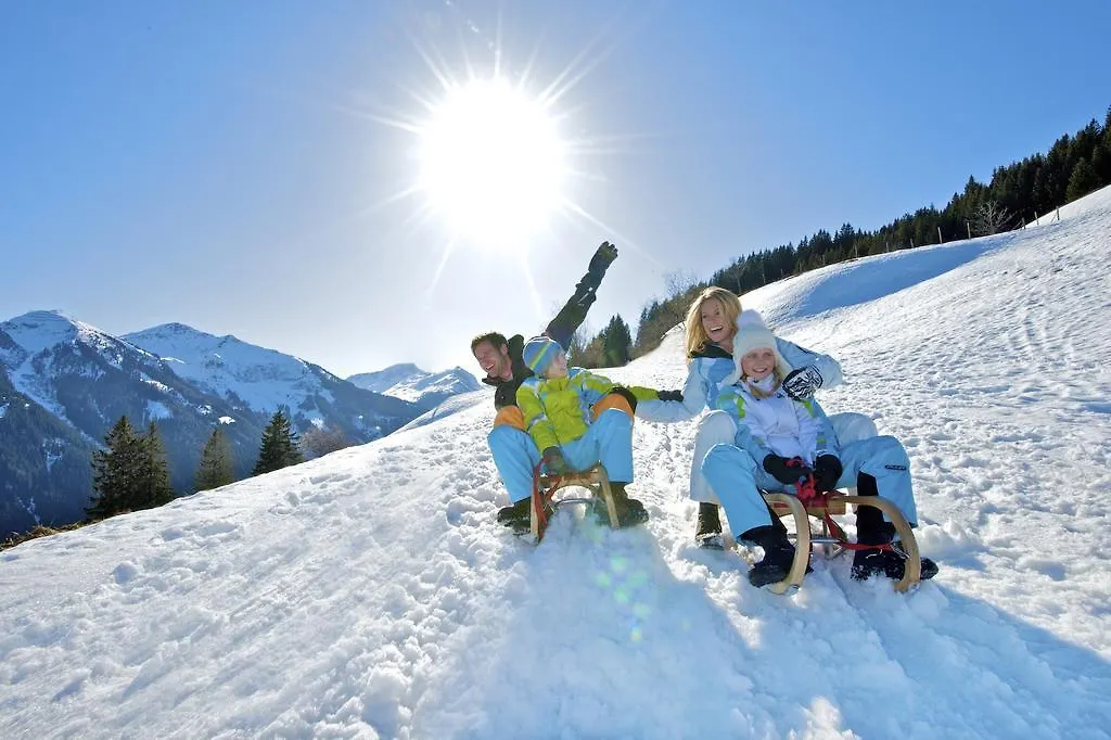 Eva,Garden Hotel Saalbach-Hinterglemm 4*,
