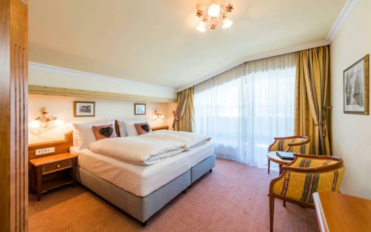 Hotel Eva,Garden Saalbach-Hinterglemm